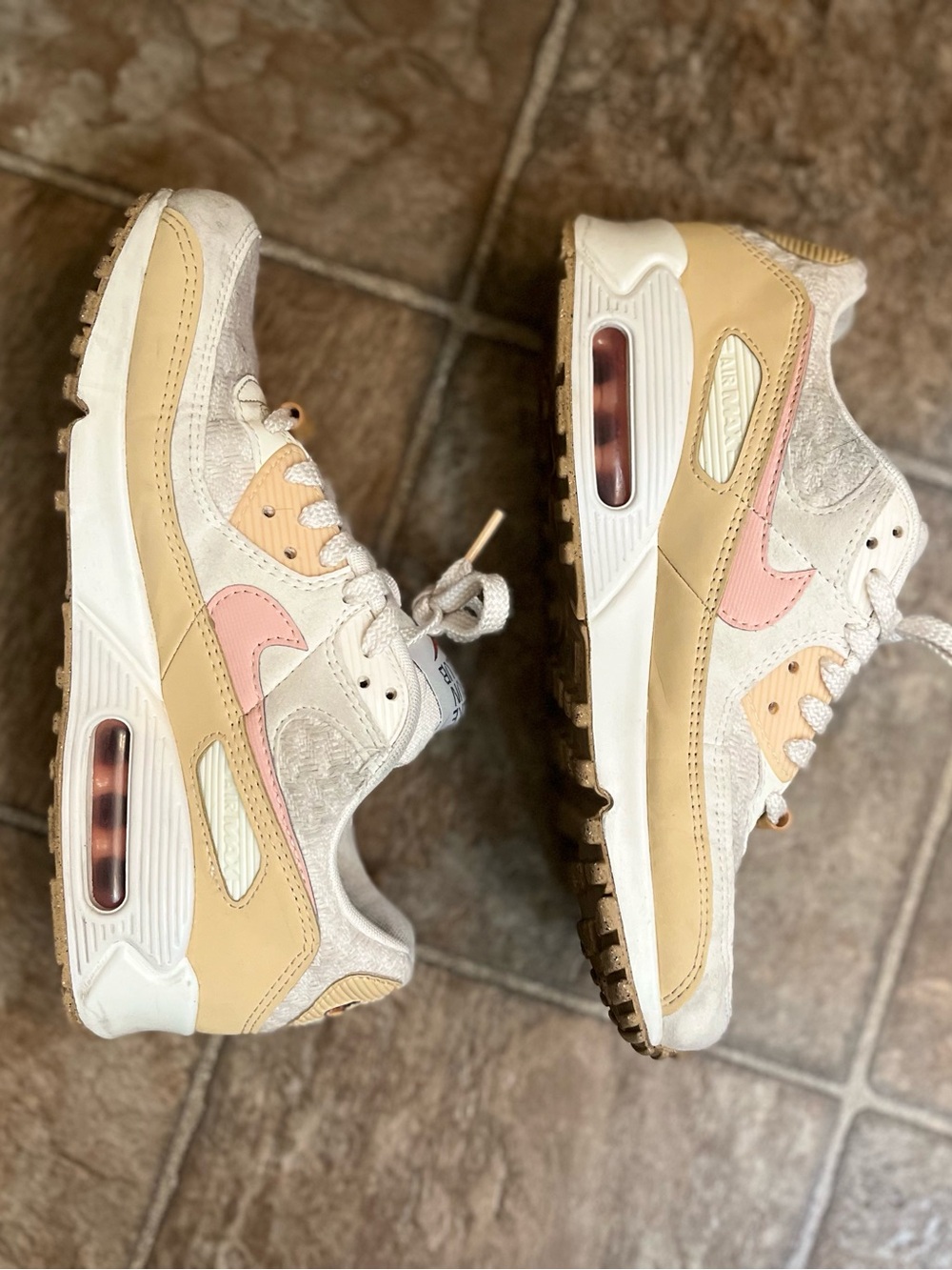 Nike Air Max 90 SE Sun Club Tan Pink White DJ9997-101 Women’s 9.5 GUC